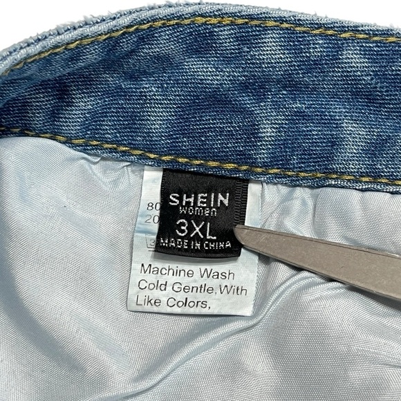 Butterfly Embroidered Cropped Raw Edge Denim Size 3XL - Picture 11 of 14